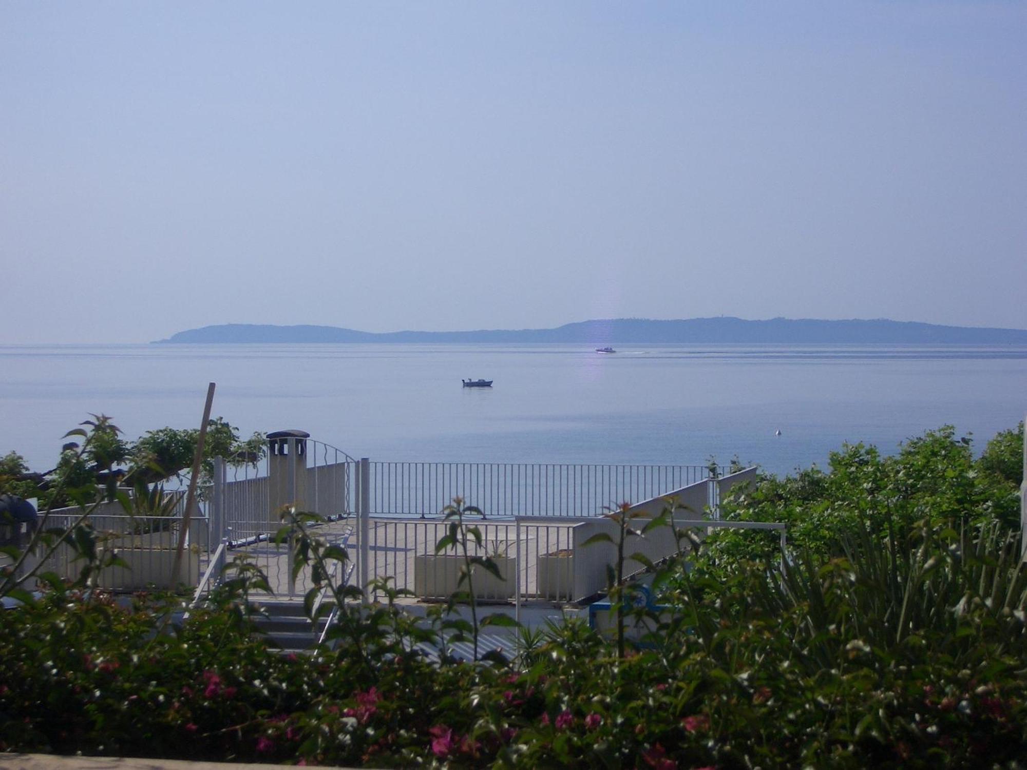 Hotel Beau Soleil 르 라방두 외부 사진